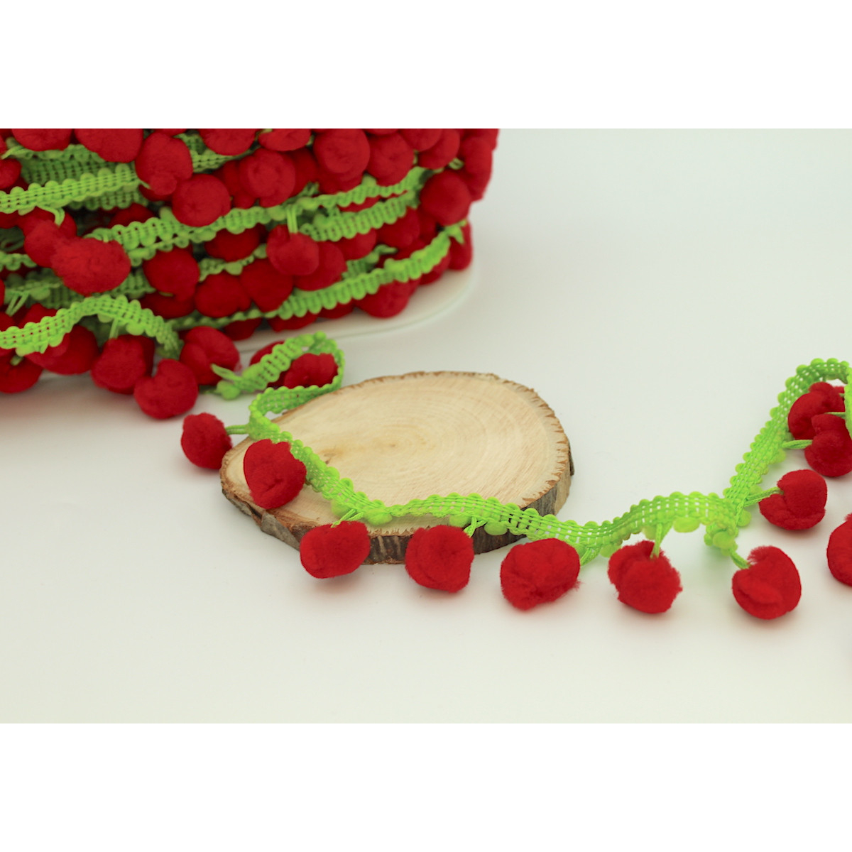 Galon pompons multicolores 35mm x 1m Galon pompons multicolores 35mm x 1m