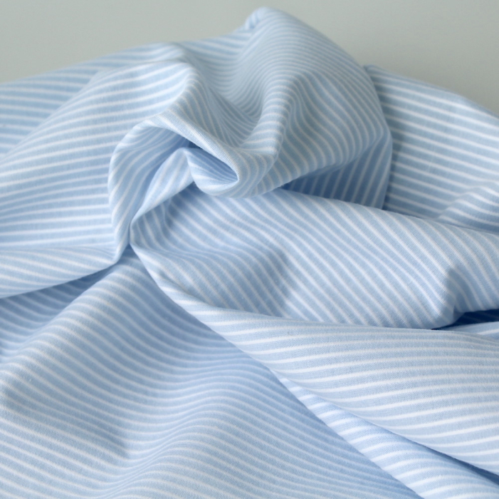 Coton bio gaufré à rayures bleu ciel / blanc