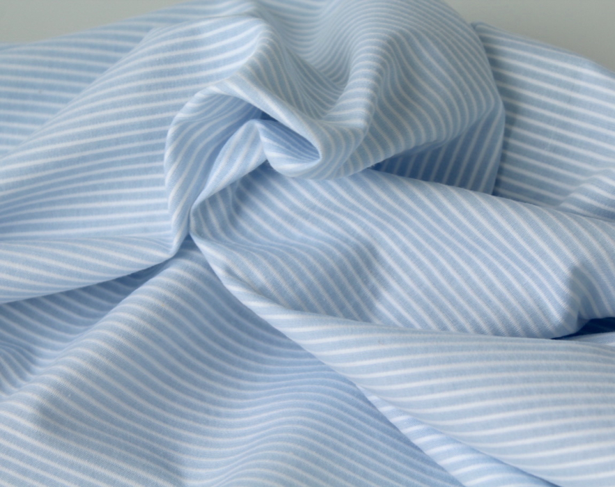 Coton bio gaufré à rayures bleu ciel / blanc