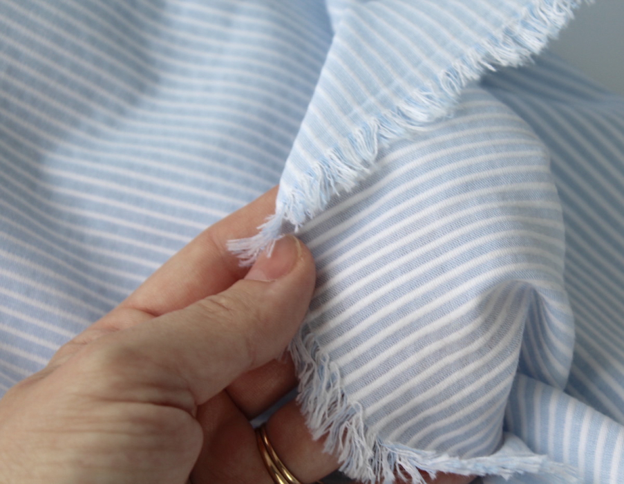 Coton bio gaufré à rayures bleu ciel / blanc