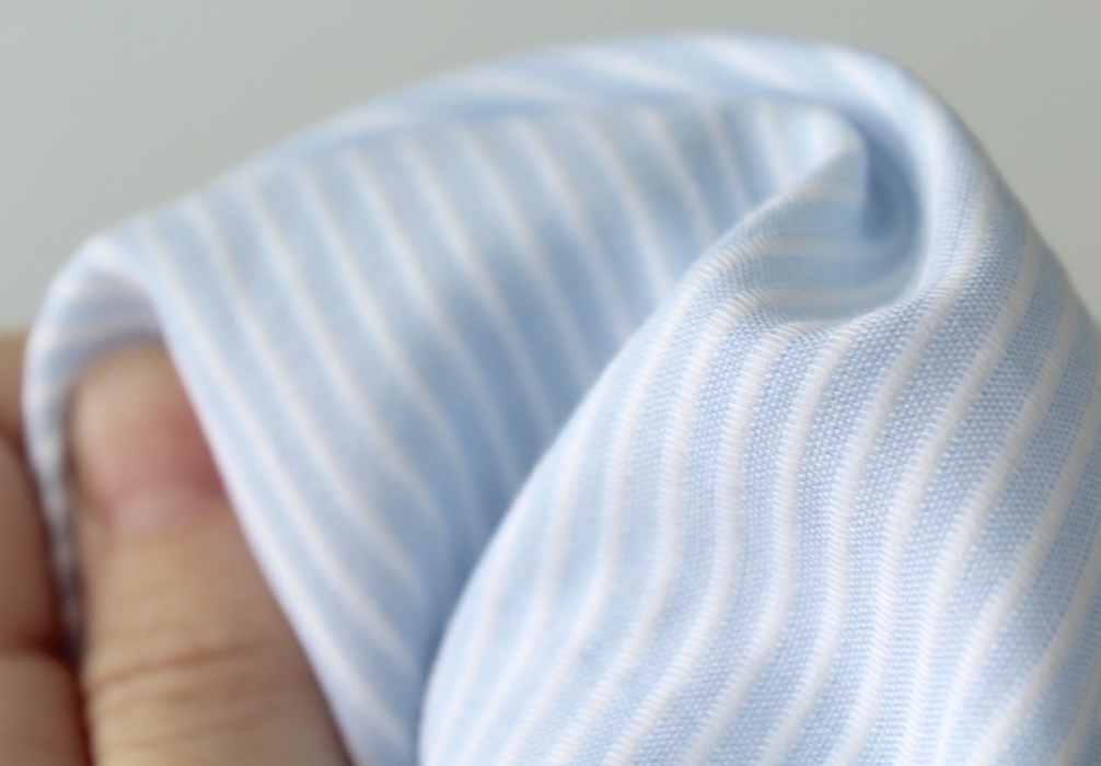 Coton bio gaufré à rayures bleu ciel / blanc