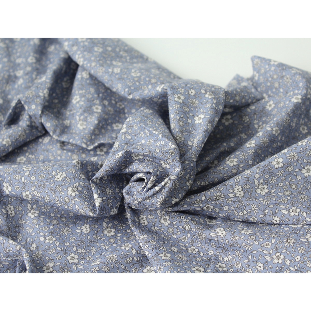Carmen - Batiste de coton bio SILKYNE à imprimé fleuri fond bleu vénitien
