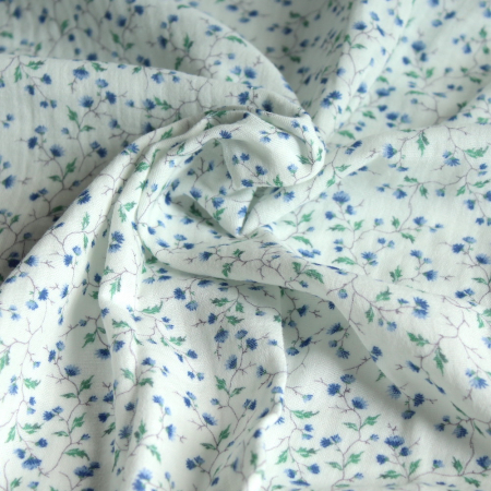 Double gaze de coton lisse à branchage et fleurs bleues