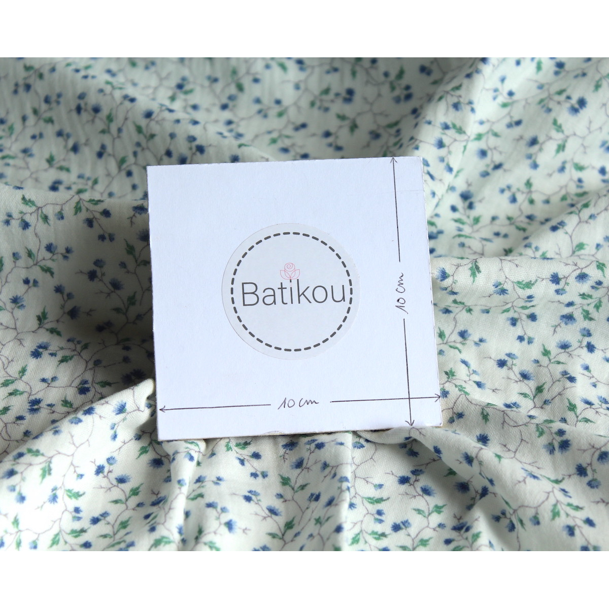 Double gaze de coton lisse à branchage et fleurs bleues