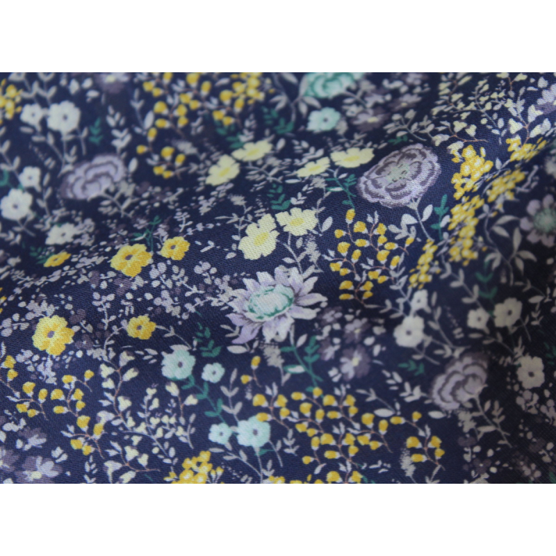 Serena - Batiste de coton bio SILKYNE à imprimé fleuri fond aubergine