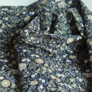 Serena - Batiste de coton bio SILKYNE à imprimé fleuri fond noire