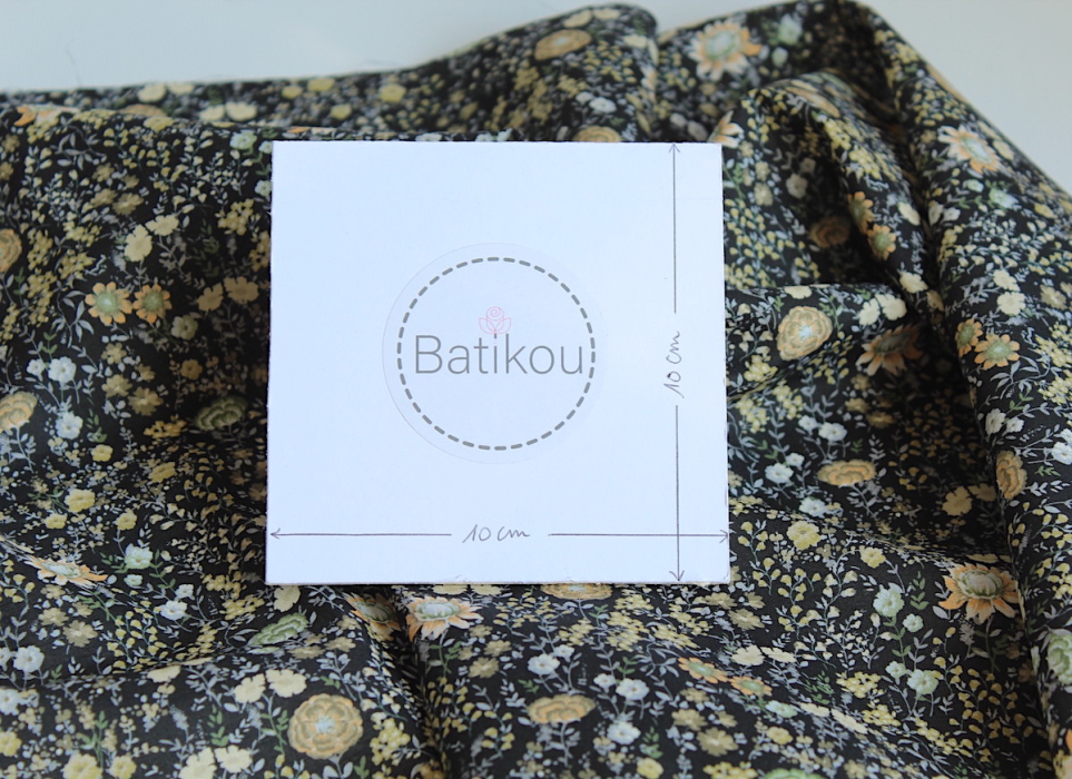 Serena - Batiste de coton bio SILKYNE à imprimé fleuri fond noire