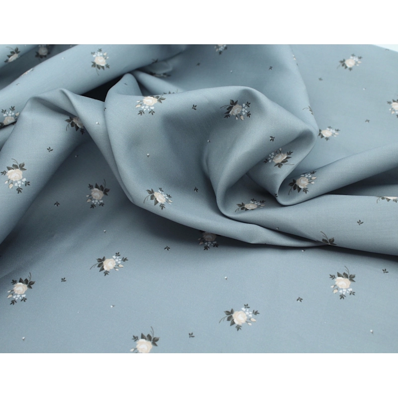 Coton satiné motif Lily exclusif Batikou fond bleu grisé