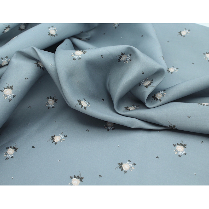 Coton satiné motif Lily exclusif Batikou fond bleu grisé