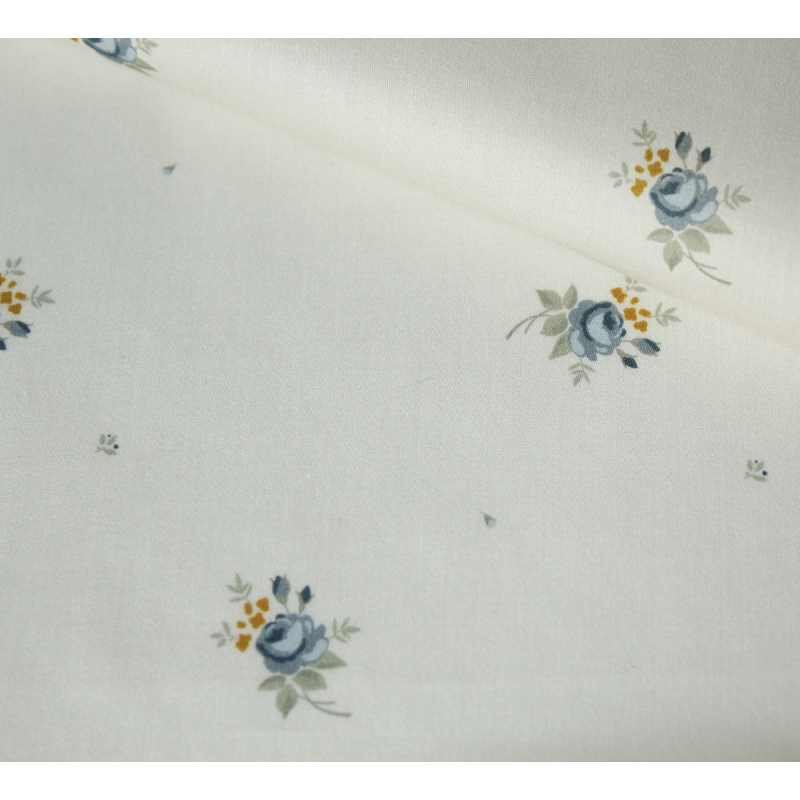 Coton satiné motif Lily exclusif Batikou fond crème