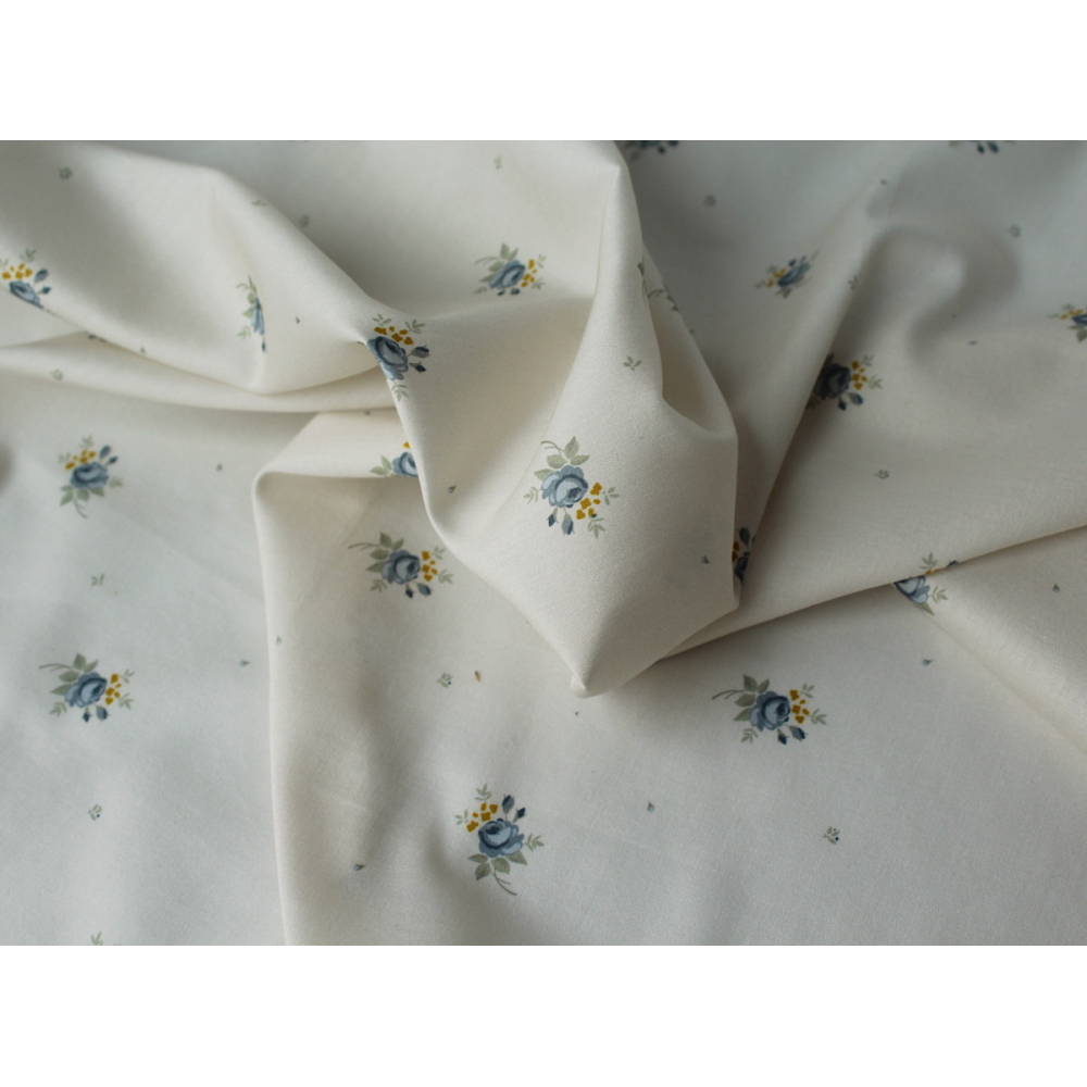 Coton satiné motif Lily exclusif Batikou fond crème