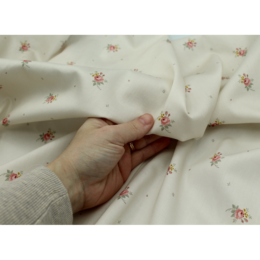 Coton satiné motif Lily exclusif Batikou fond crème