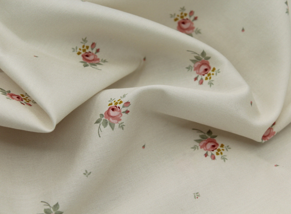 Coton satiné motif Lily exclusif Batikou fond crème