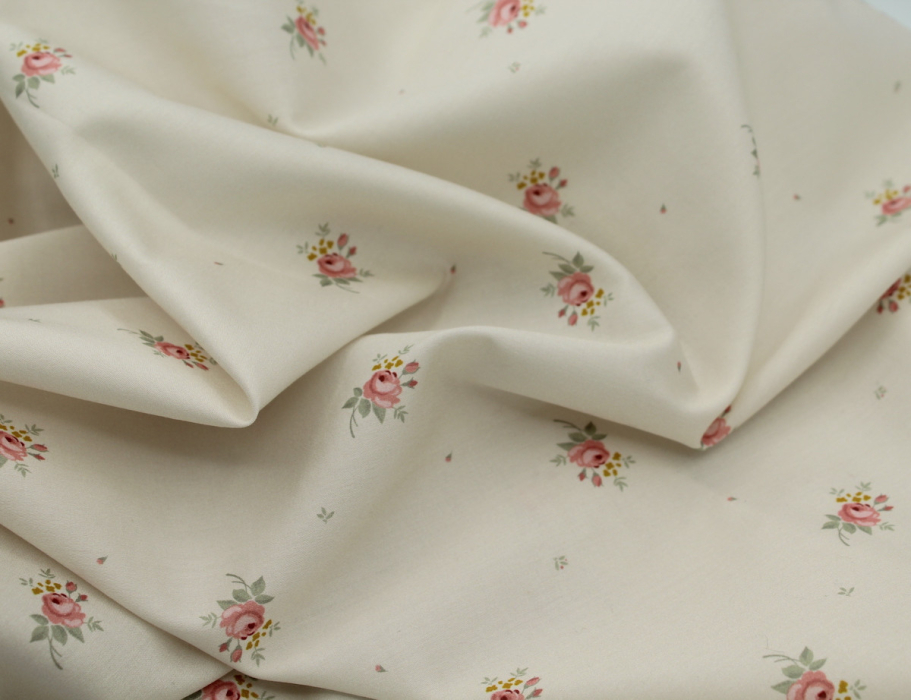 Coton satiné motif Lily exclusif Batikou fond crème