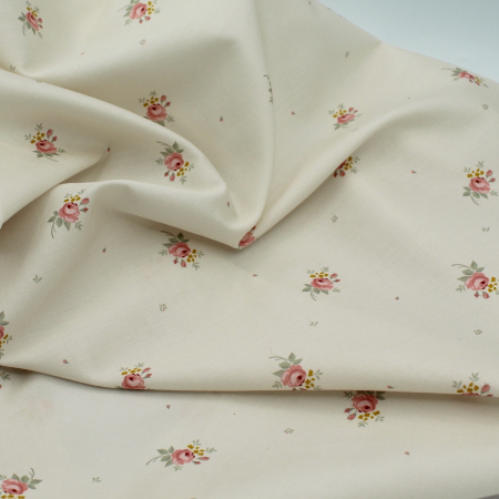 Coton satiné motif Lily exclusif Batikou fond crème Coton satiné motif Lily exclusif Batikou fond crème