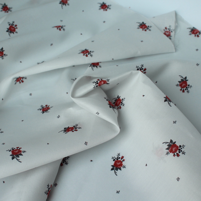 Coton satiné motif Lily exclusif Batikou fond blanc grisé