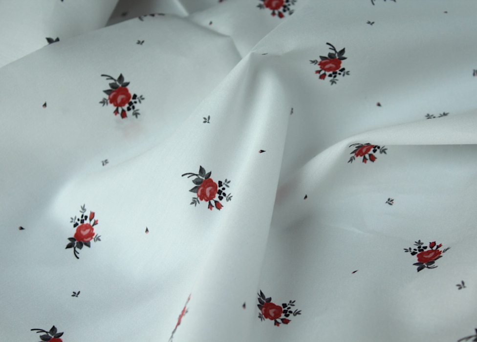 Coton satiné motif Lily exclusif Batikou fond blanc grisé