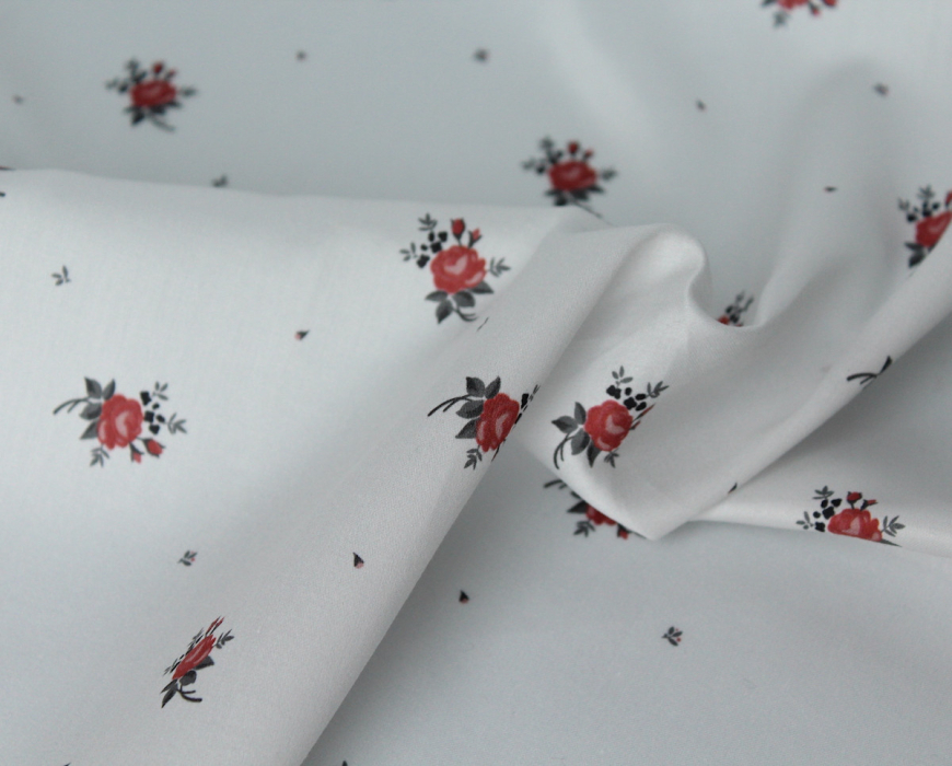 Coton satiné motif Lily exclusif Batikou fond blanc grisé