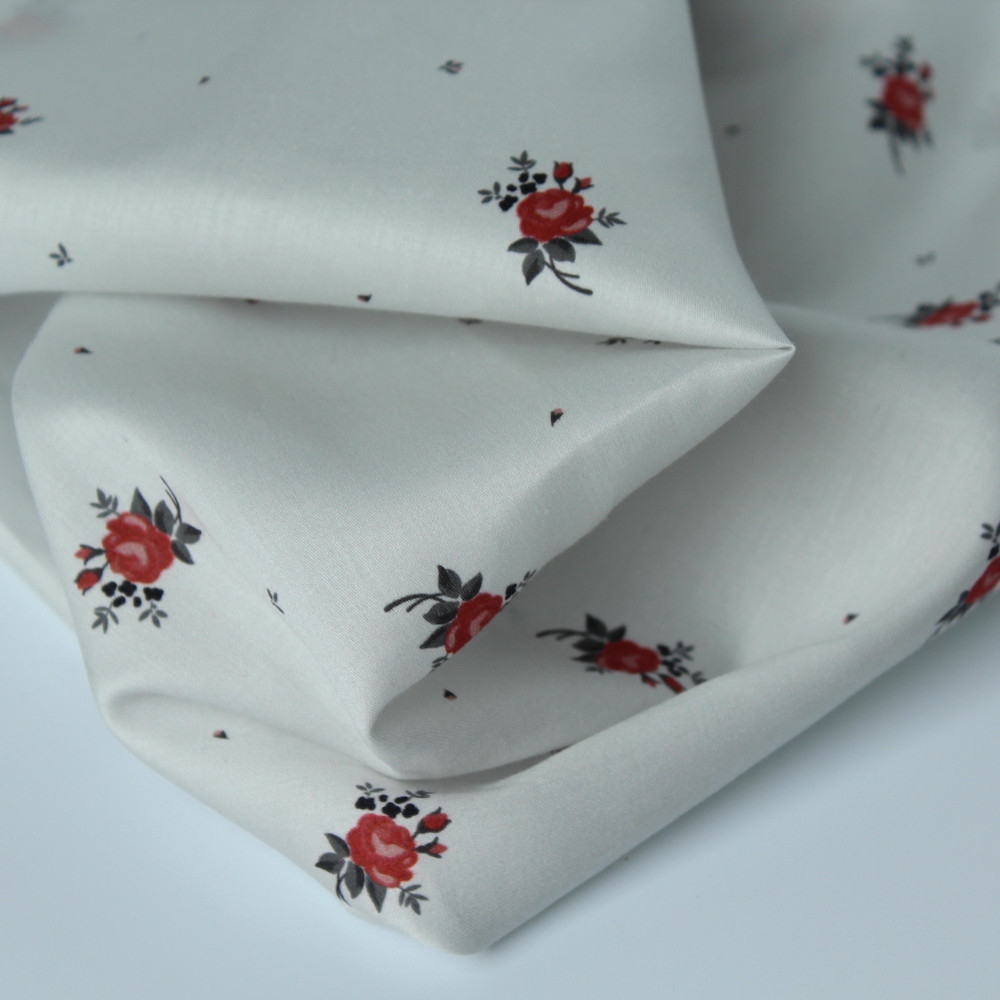 Coton satiné motif Lily exclusif Batikou fond blanc grisé