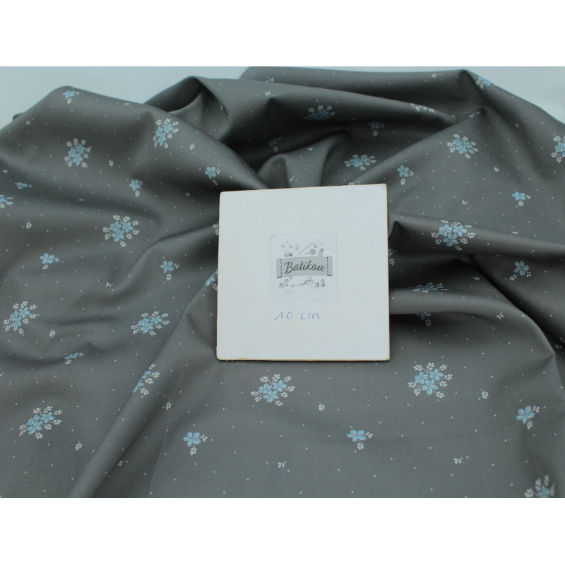 Coton satiné motif Beth exclusif Batikou fond pois gris étain x1m