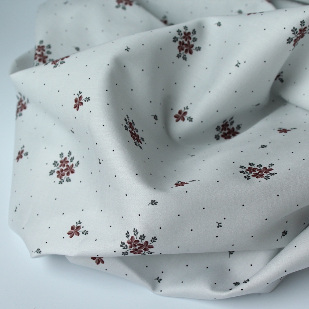 Coton satiné motif Beth exclusif Batikou fond pois gris x1m