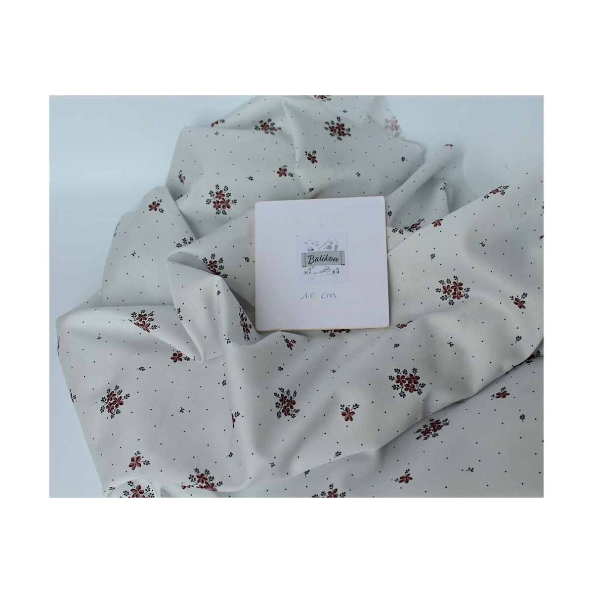 Coton satiné motif Beth exclusif Batikou fond pois gris x1m Coton satiné motif Beth exclusif Batikou fond pois gris x1m