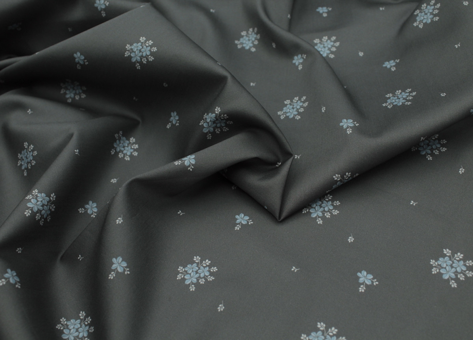 Coton satiné motif Beth exclusif Batikou fond uni gris étain x1m