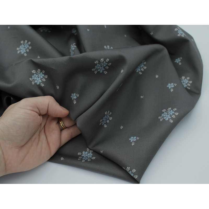 Coton satiné motif Beth exclusif Batikou fond uni gris étain x1m