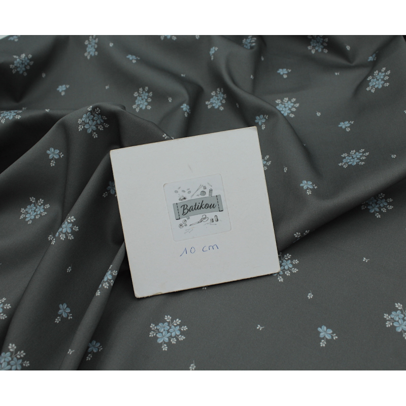Coton satiné motif Beth exclusif Batikou fond uni gris étain x1m