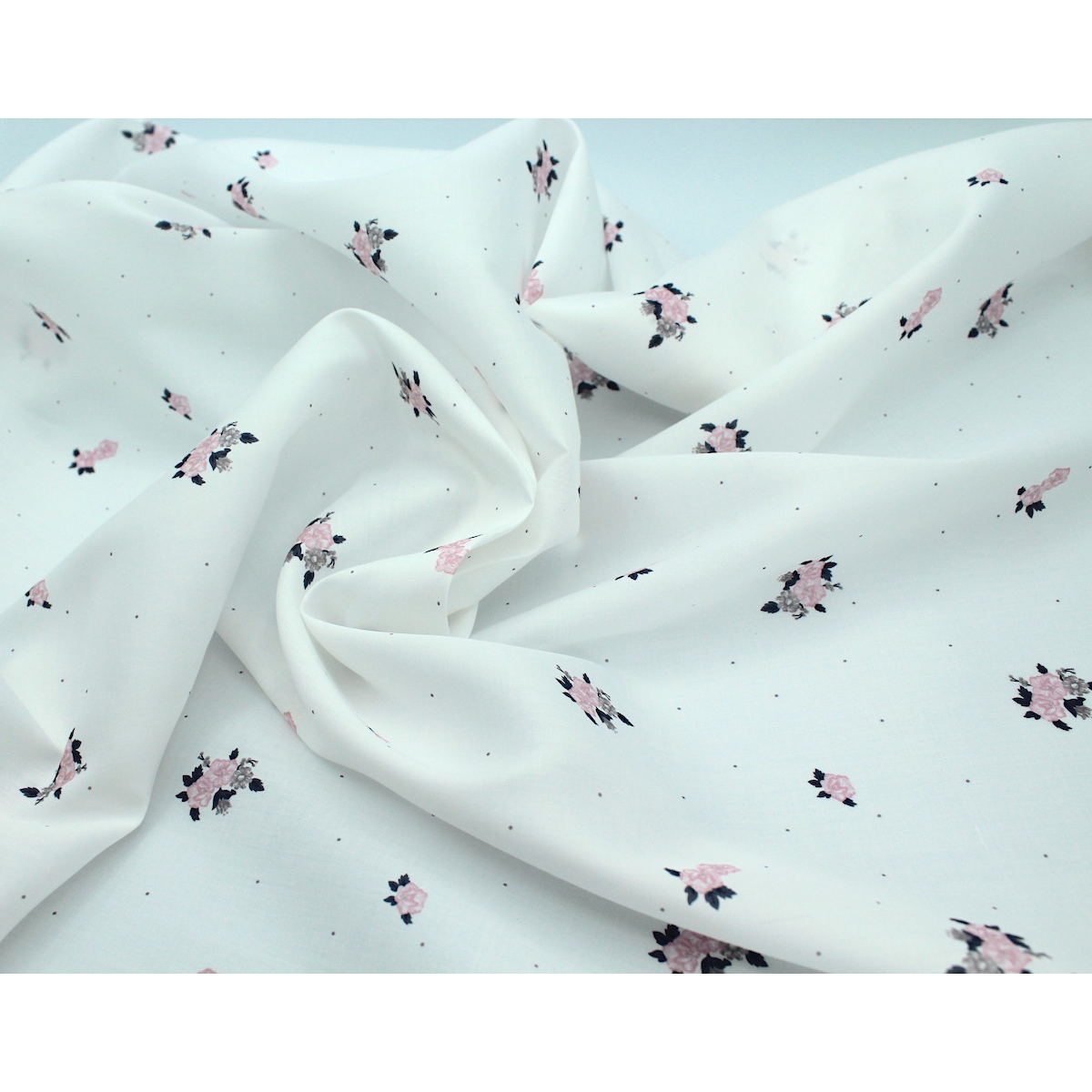 Coton satiné motif Hope exclusif Batikou fond blanc lait x1m Coton satiné motif Hope exclusif Batikou fond blanc lait x1m