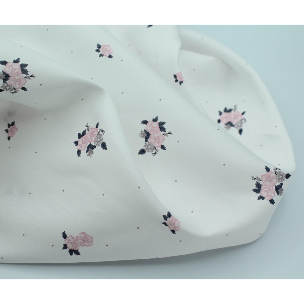 Coton satiné motif Hope exclusif Batikou fond blanc lait x1m