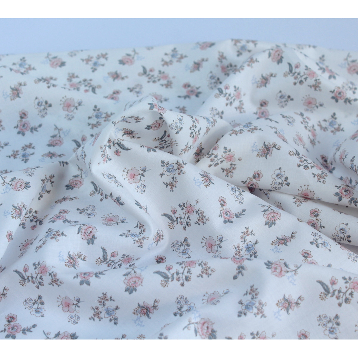 Emma - Batiste de coton BIO imprimé romantique exclusif Emma - Batiste de coton BIO imprimé romantique exclusif