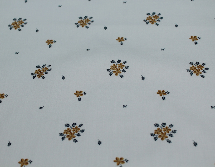 Coton satiné motif Beth exclusif Batikou fond uni gris perle x1m