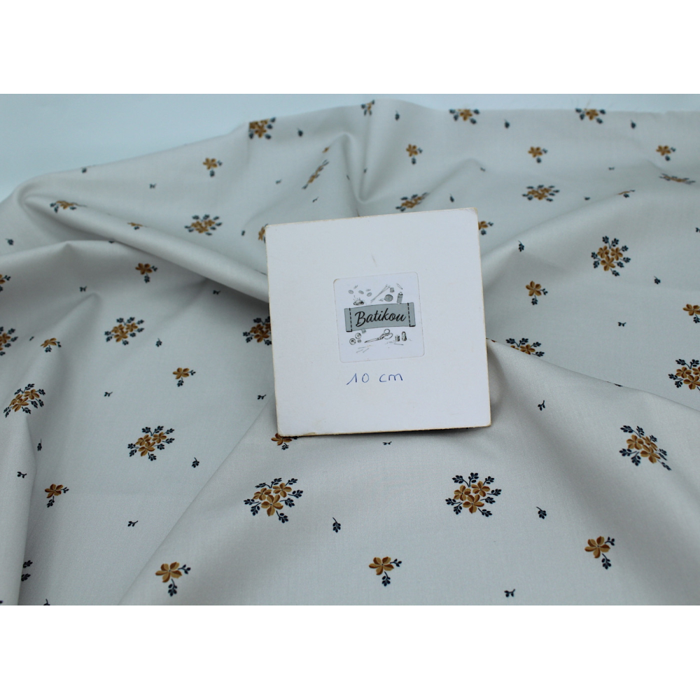 Coton satiné motif Beth exclusif Batikou fond uni gris perle x1m