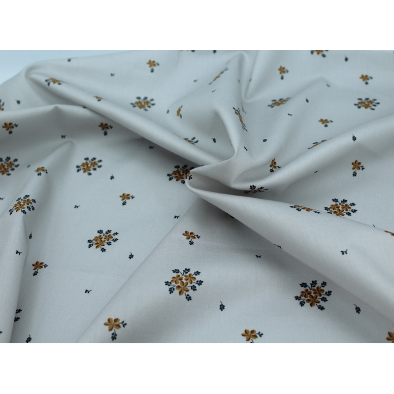 Coton satiné motif Beth exclusif Batikou fond uni gris perle x1m