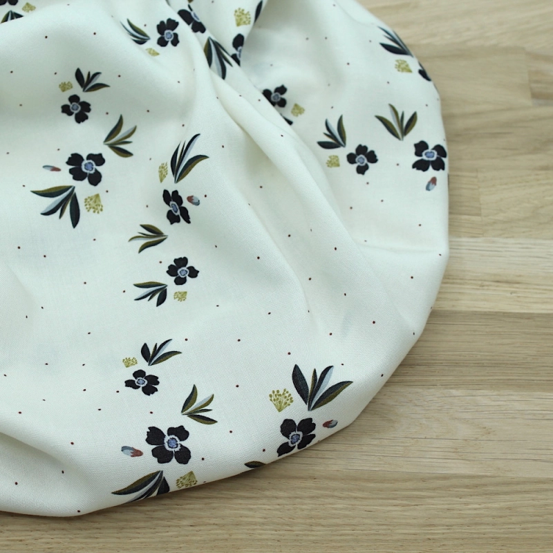 Exclusif Poussière des rues pour Batikou Viscose imprimée fleuri Crème