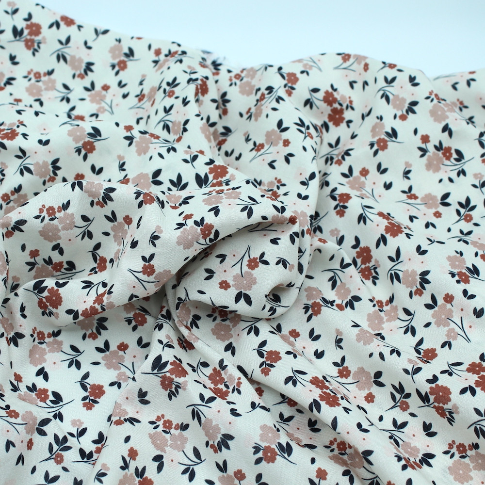 Exclusif Minimel pour Batikou Viscose à motifs fleuris crème