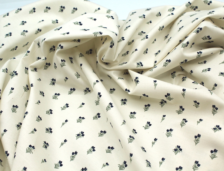 Popeline fine et douce coton organique fond ivoire imprimé tulipes marine