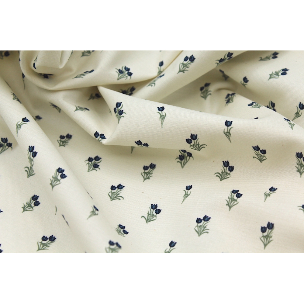 Popeline fine et douce coton organique fond ivoire imprimé tulipes marine