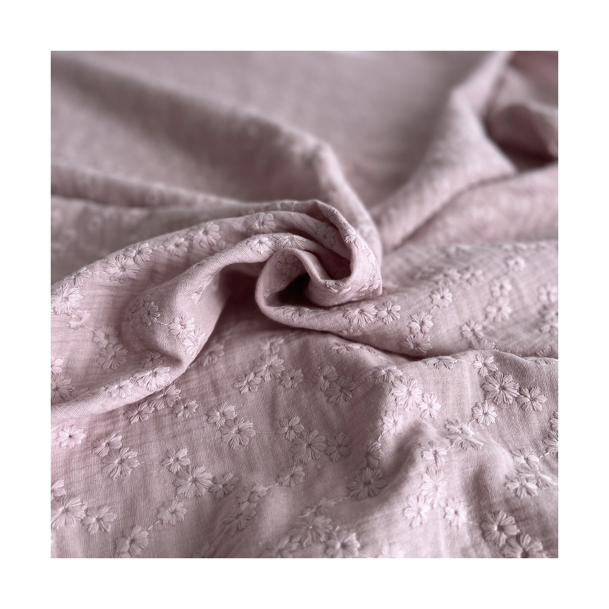 Double gaze de coton Esmée brodée coloris rose pétale Qualité Oeko-tex - 1