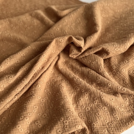 Double gaze de coton Esmée brodée coloris camel Qualité Oeko-tex - 1 Double gaze de coton Esmée brodée coloris camel Qualité Oeko-tex - 1
