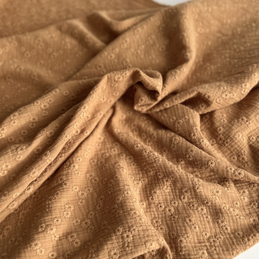 Double gaze de coton Esmée brodée coloris camel Qualité Oeko-tex - 1