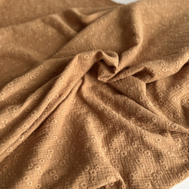 Double gaze de coton Esmée brodée coloris camel Qualité Oeko-tex - 1