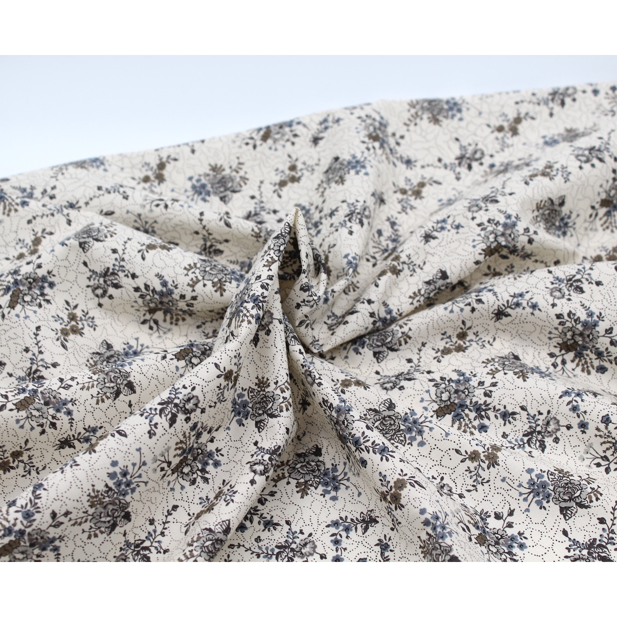Jeanne - Batiste de coton bio SILKYNE à imprimé fleuri automne Tissus issus de l'agriculture biologique  - 10 Jeanne - Batiste de coton bio SILKYNE à imprimé fleuri automne Tissus issus de l'agriculture biologique  - 10