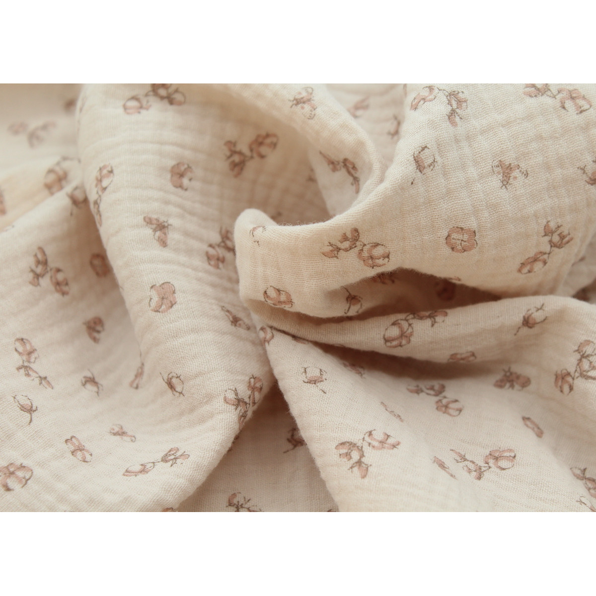 Double gaze de coton coloris nude naturel à motifs fleurs de coton Double gaze de coton coloris nude naturel à motifs fleurs de coton