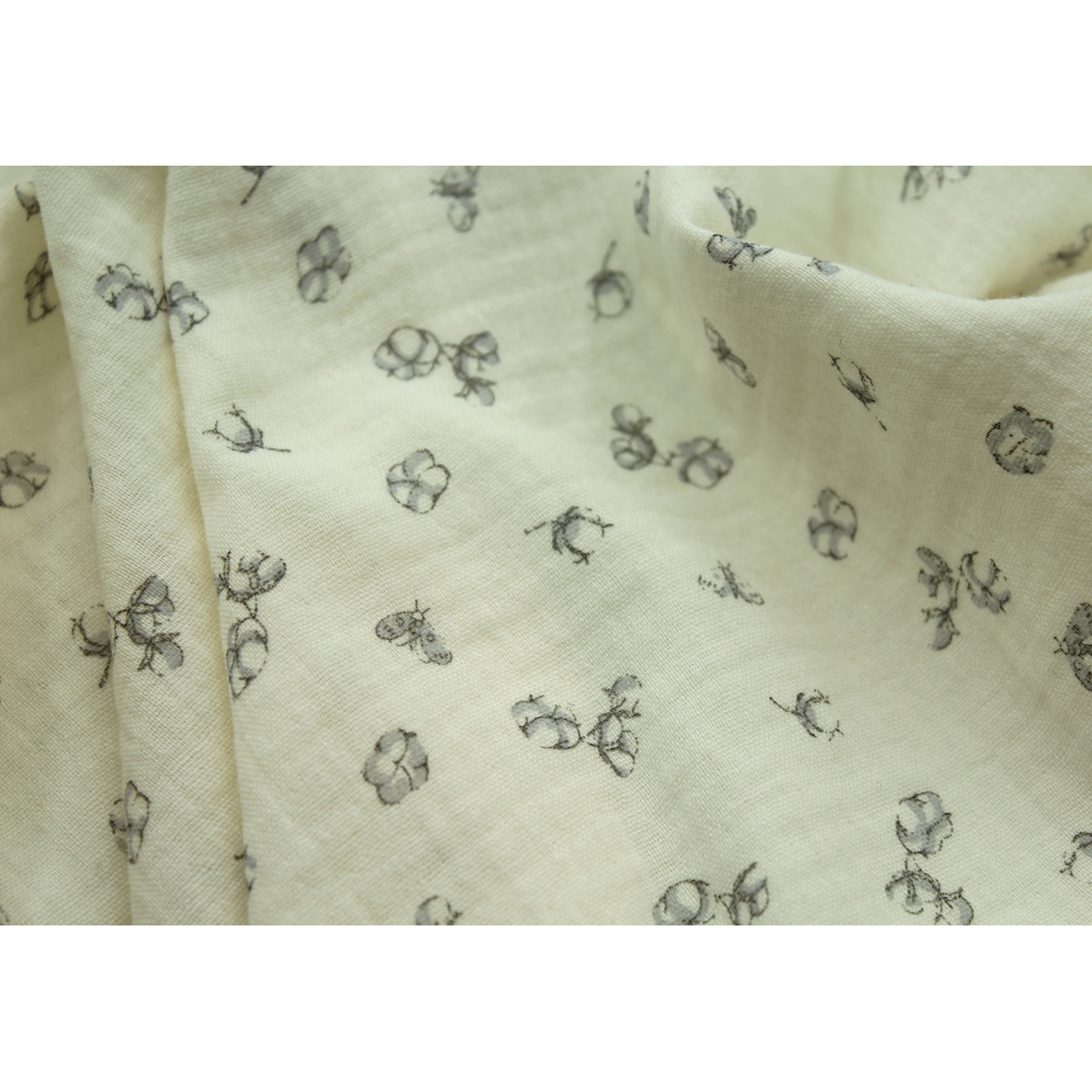 Double gaze de coton écru à motifs fleurs de coton Double gaze de coton écru à motifs fleurs de coton