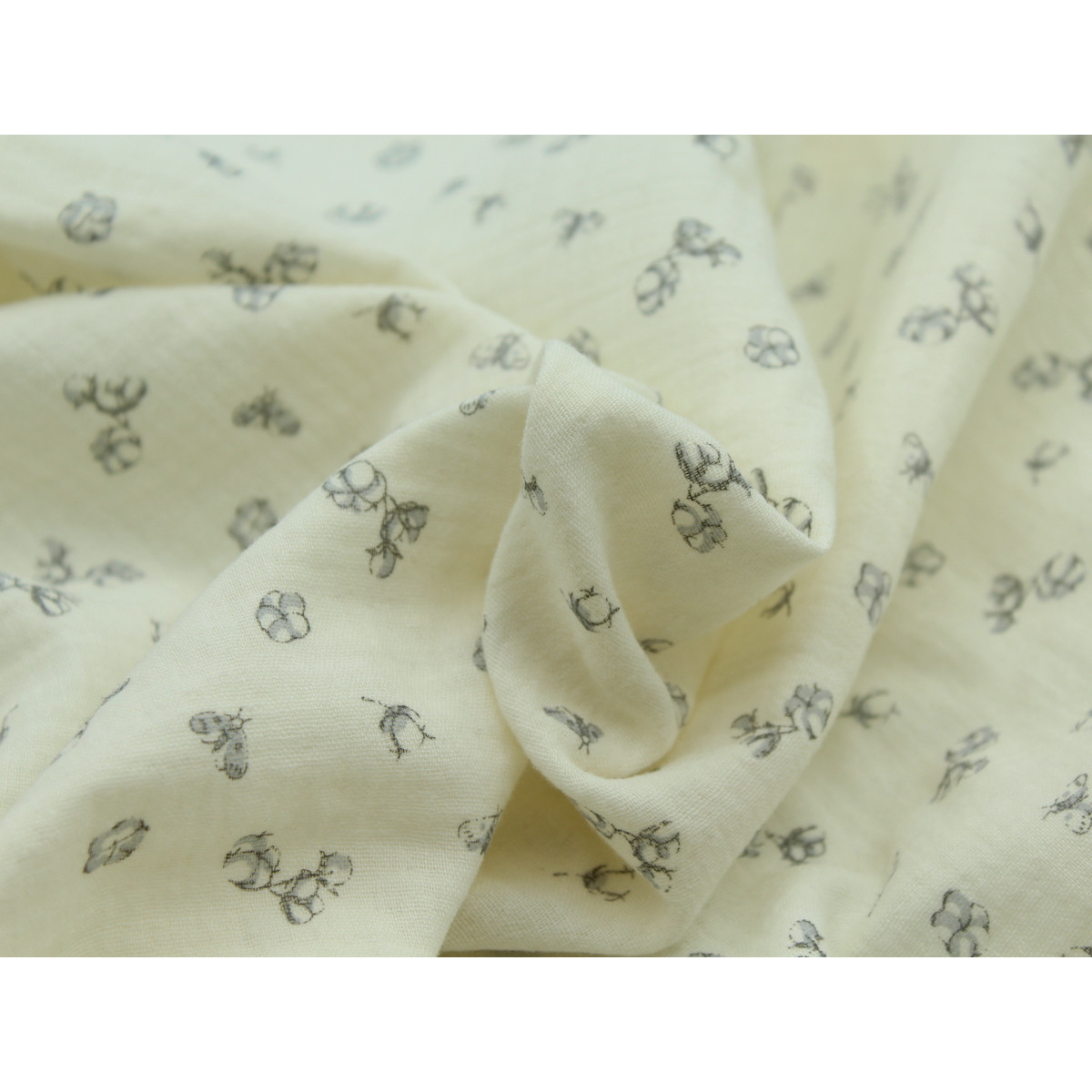 Double gaze de coton écru à motifs fleurs de coton Double gaze de coton écru à motifs fleurs de coton