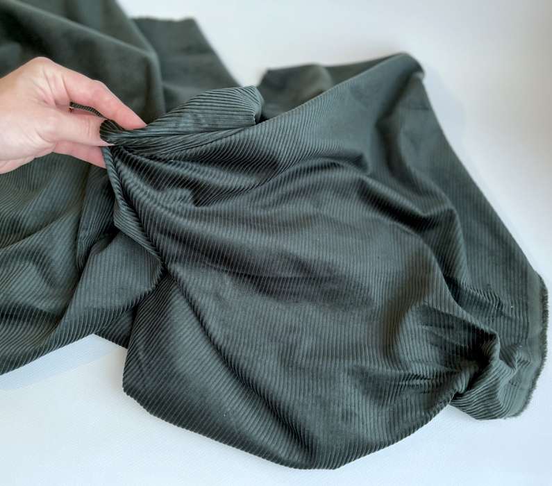 Velours à côtes coton organique coloris vert sapin  - 3