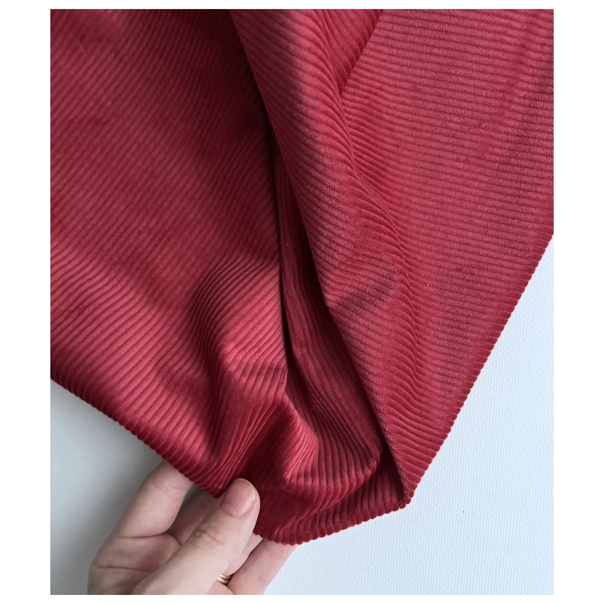 Velours à côtes coton organique coloris rouge cerise  - 2 Velours à côtes coton organique coloris rouge cerise  - 2