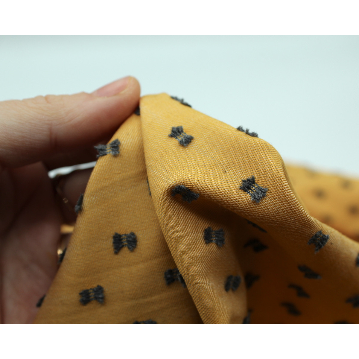 Coton sergé plumetis moutarde et anthracite